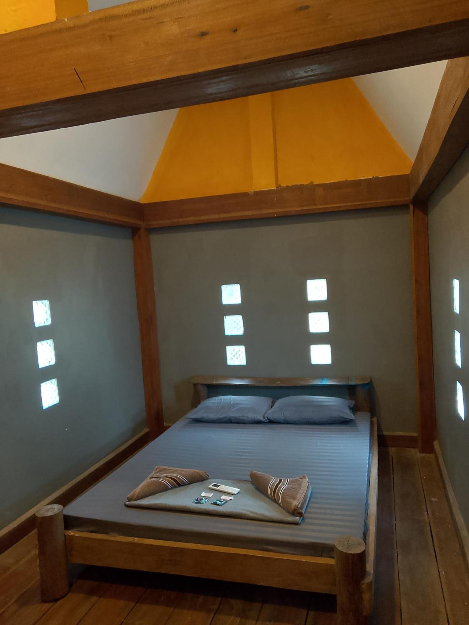 Lazy Bones Hostel Koh Rong Sanloem